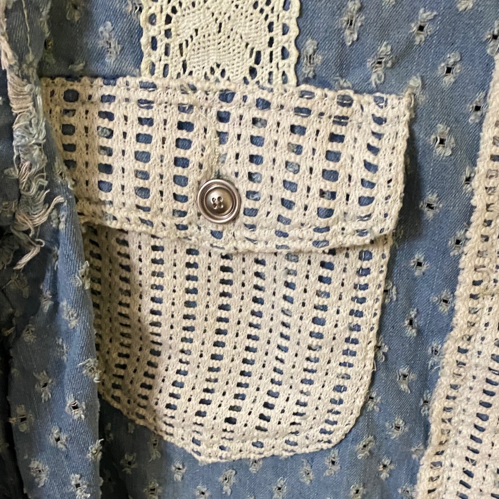 POL Clothing Mixed Media Denim Lace Shacket Blue Cream Distressed 100% Cotton - Picture 6 of 13